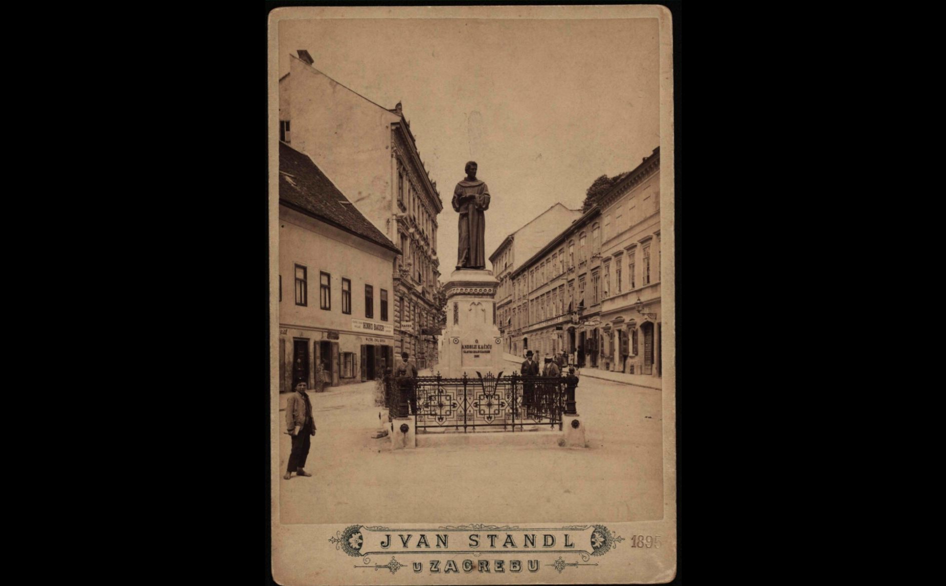 Spomenik Andriji Kačiću Miošiću 1895. godine. Rad Ivana Rendića postavljen 1891. godine u povodu Jubilarne gospodarsko-šumarske izložbe (Foto Ivan Standl)